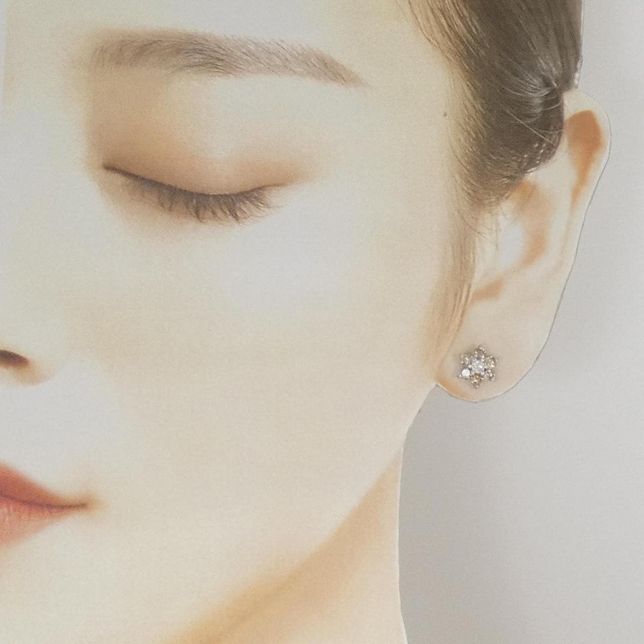 K18WG フラワー ダイヤモンド ピアス 1.00CT
