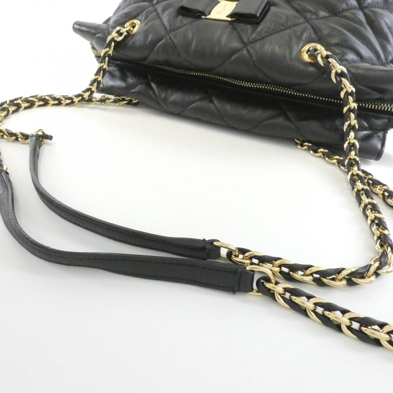 サルヴァトーレフェラガモ 21 E743 ショルダーバッグ