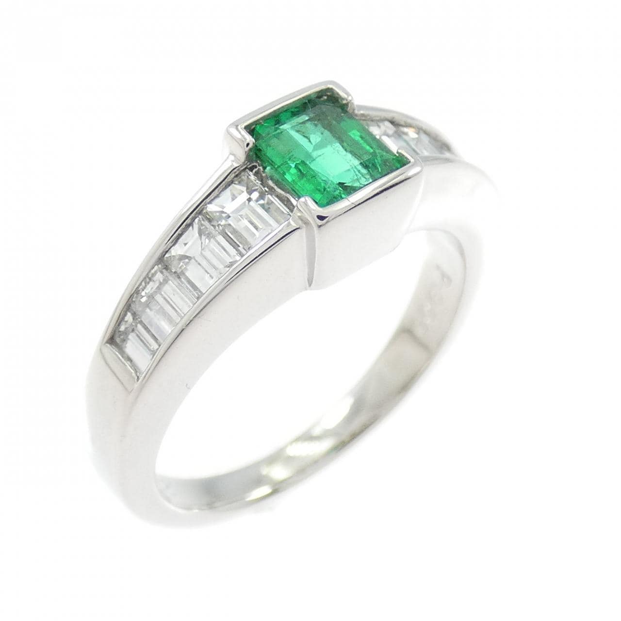 PT900 エメラルド リング 0.60CT