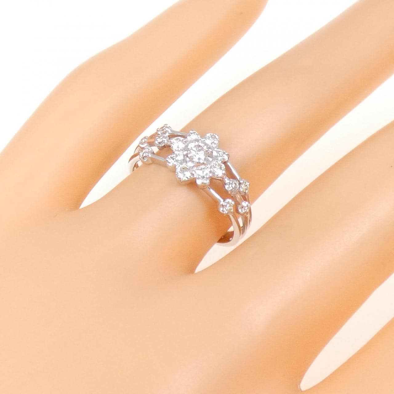 K18WG フラワー ダイヤモンド リング 0.30CT