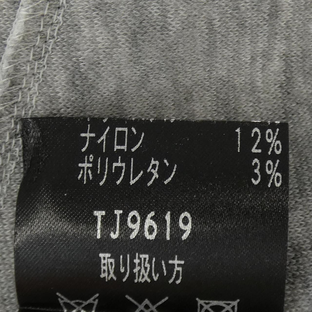 タエアシダ TAE ASHIDA パーカー