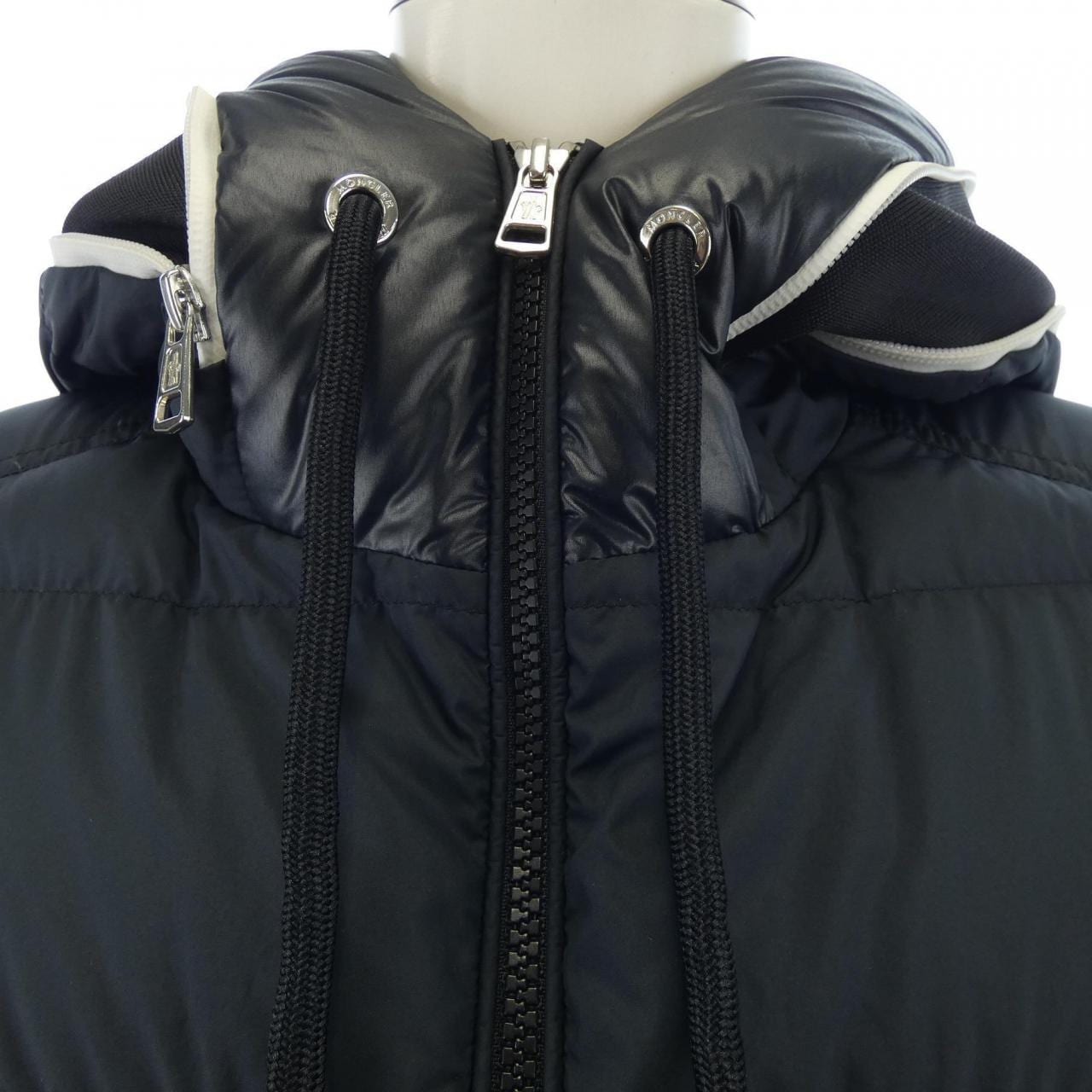 モンクレール MONCLER ダウンジャケット