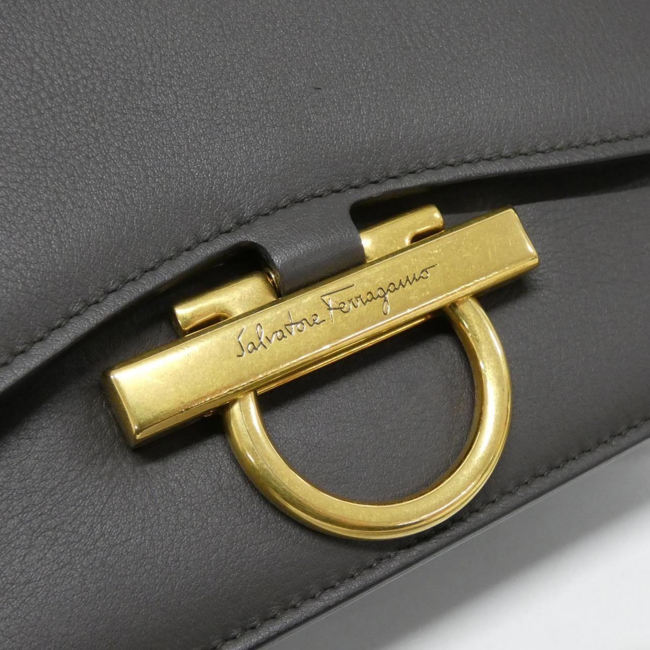 サルヴァトーレフェラガモ 21 H321 ショルダーバッグ