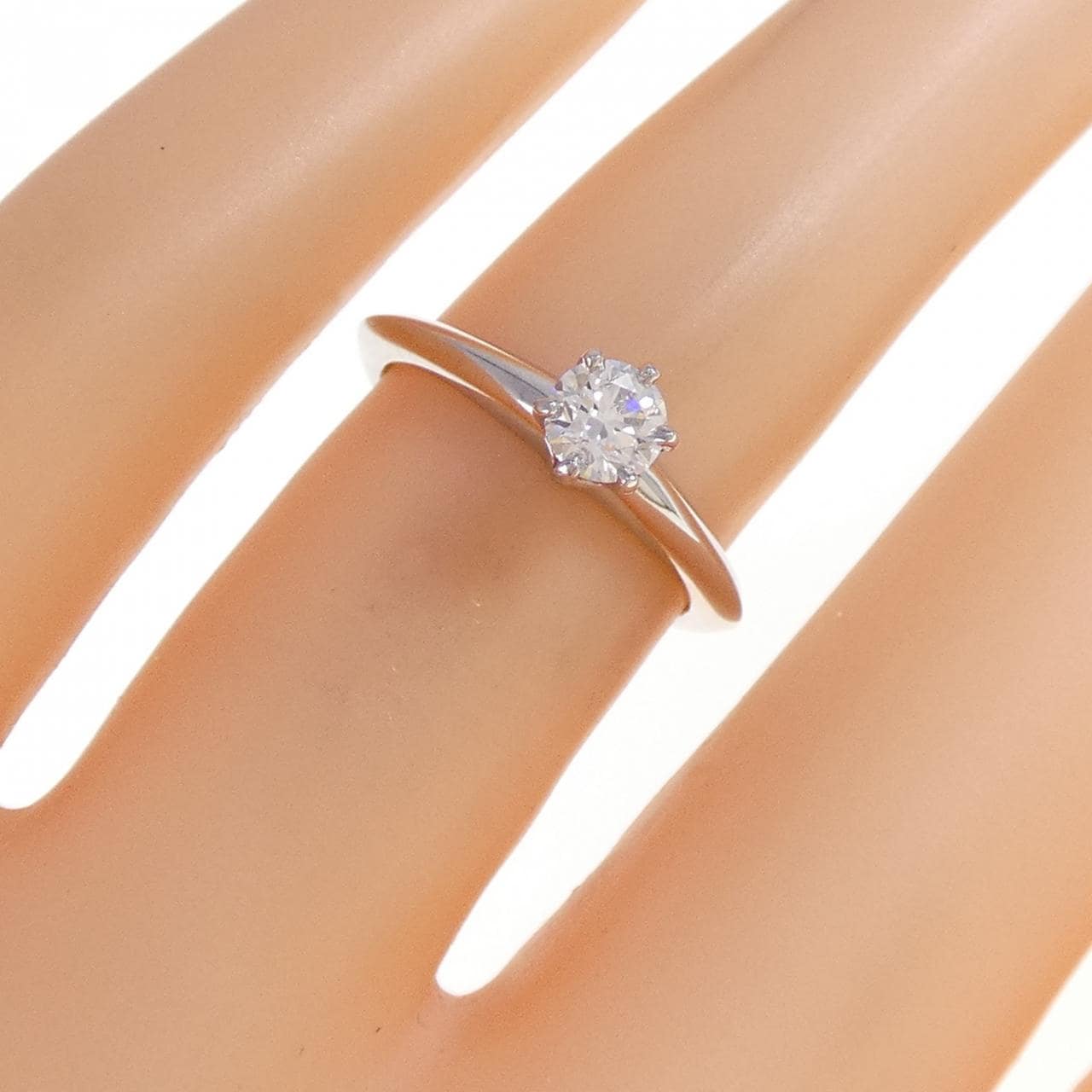 ティファニー クラシックソリティア リング 0.29CT H VVS2 EXT