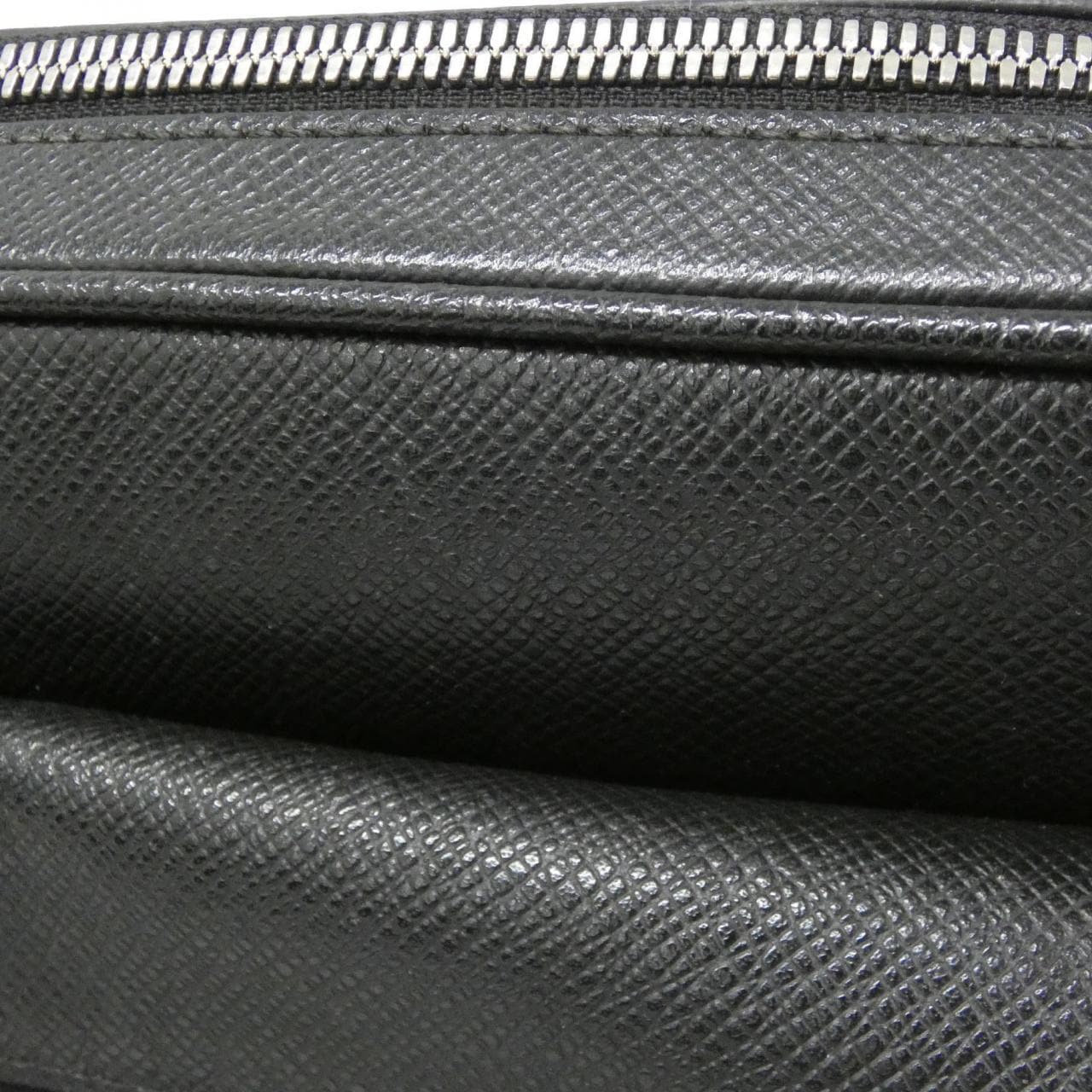 ルイヴィトン タイガ アウトドア メッセンジャー PM M33435 ショルダーバッグ