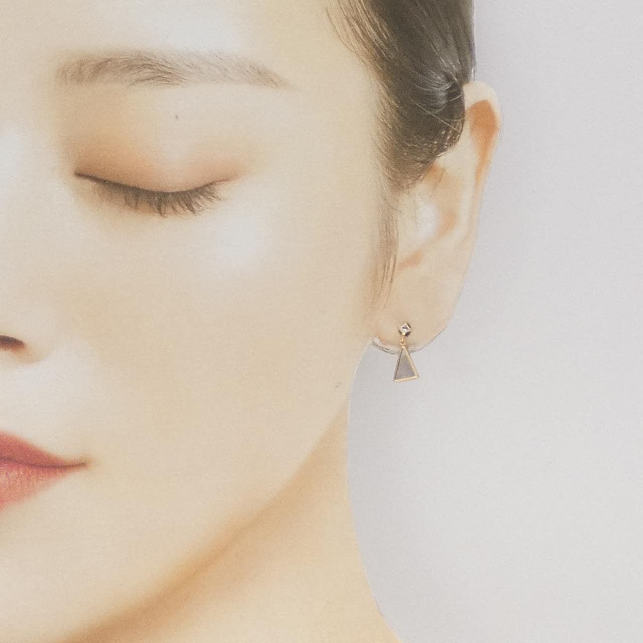 【新品】K10YG マザーオブパール ピアス