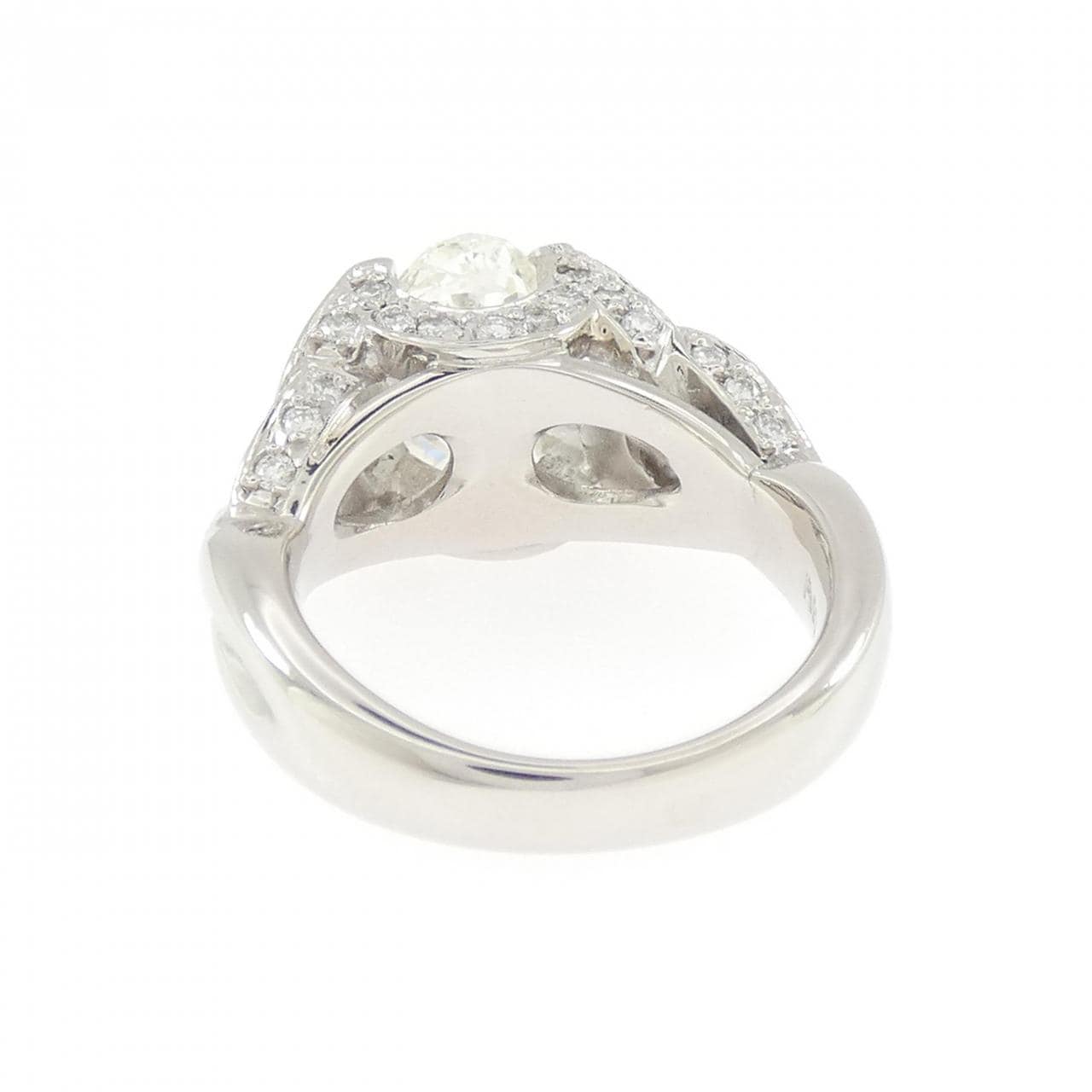 PT900 ダイヤモンド リング 2.044CT I I1 オーバルカット