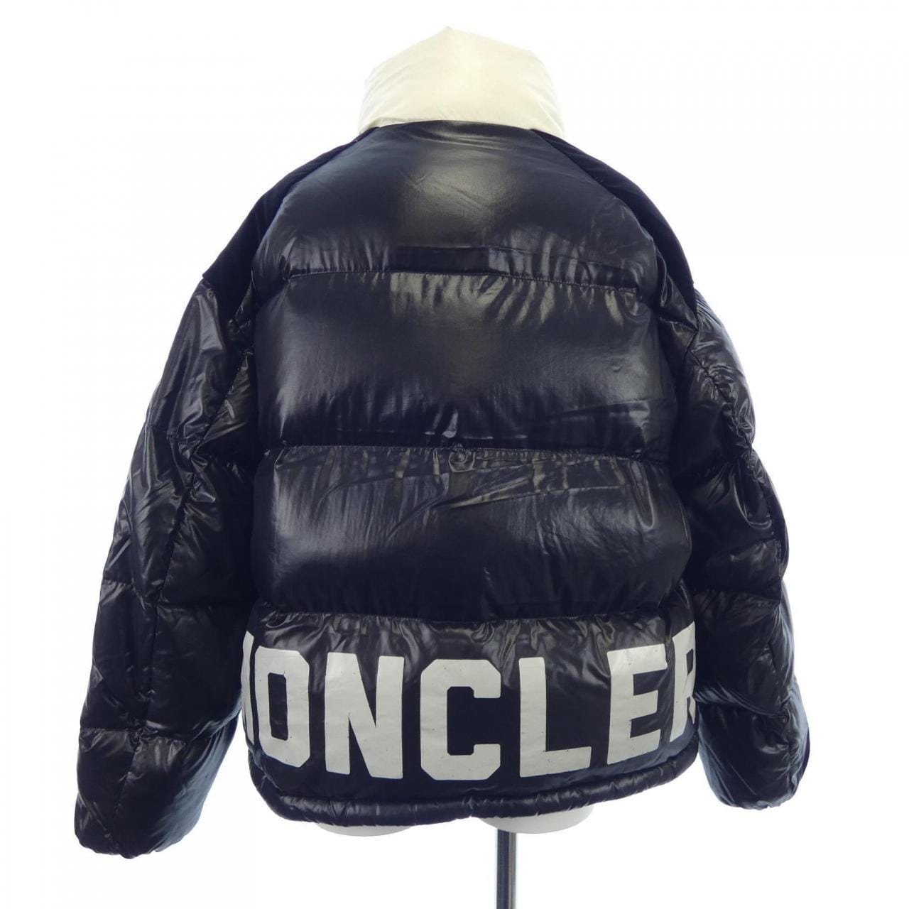 モンクレール MONCLER ダウンジャケット
