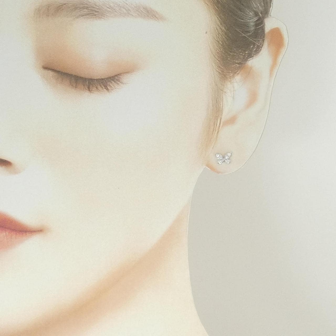 グラフ バタフライ ミニ ピアス