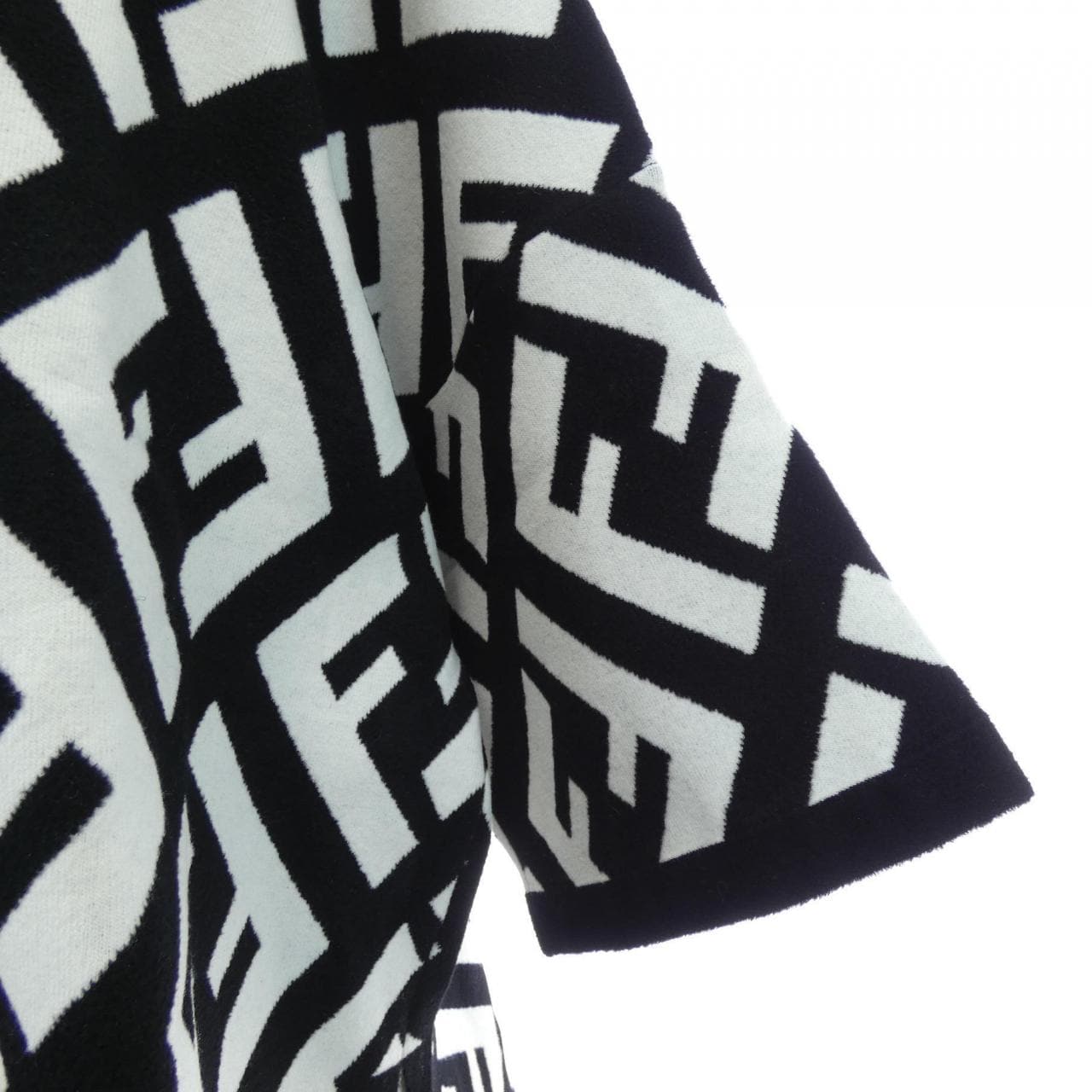 フェンディ FENDI FFモチーフ FZY639 A3PU ニット