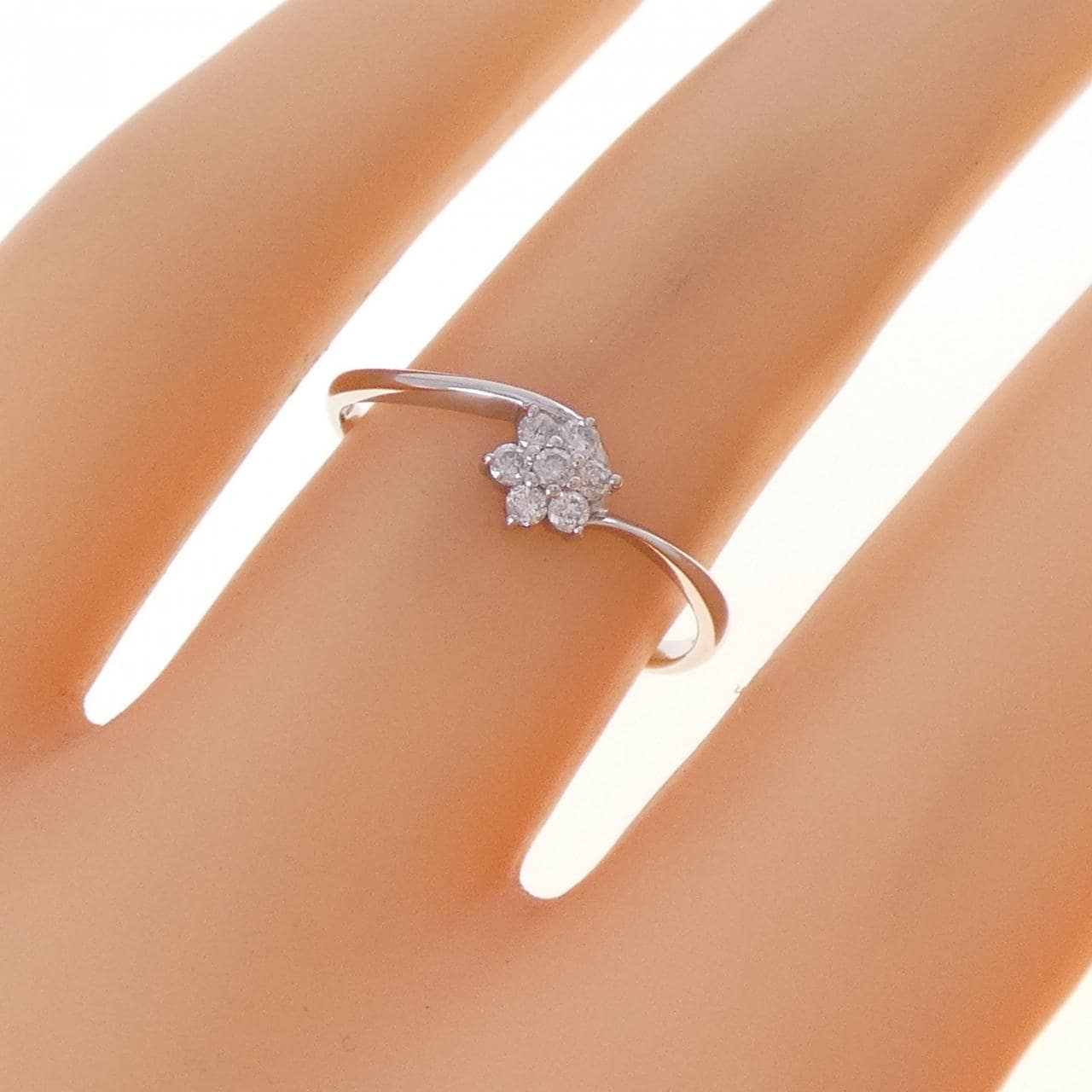 PT900 フラワー ダイヤモンド リング 0.10CT