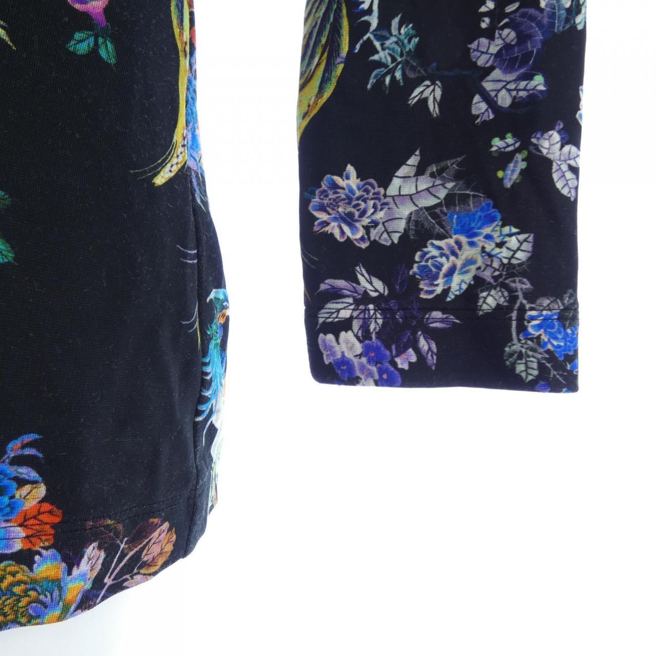 ジャストカバリ JUST CAVALLI トップス