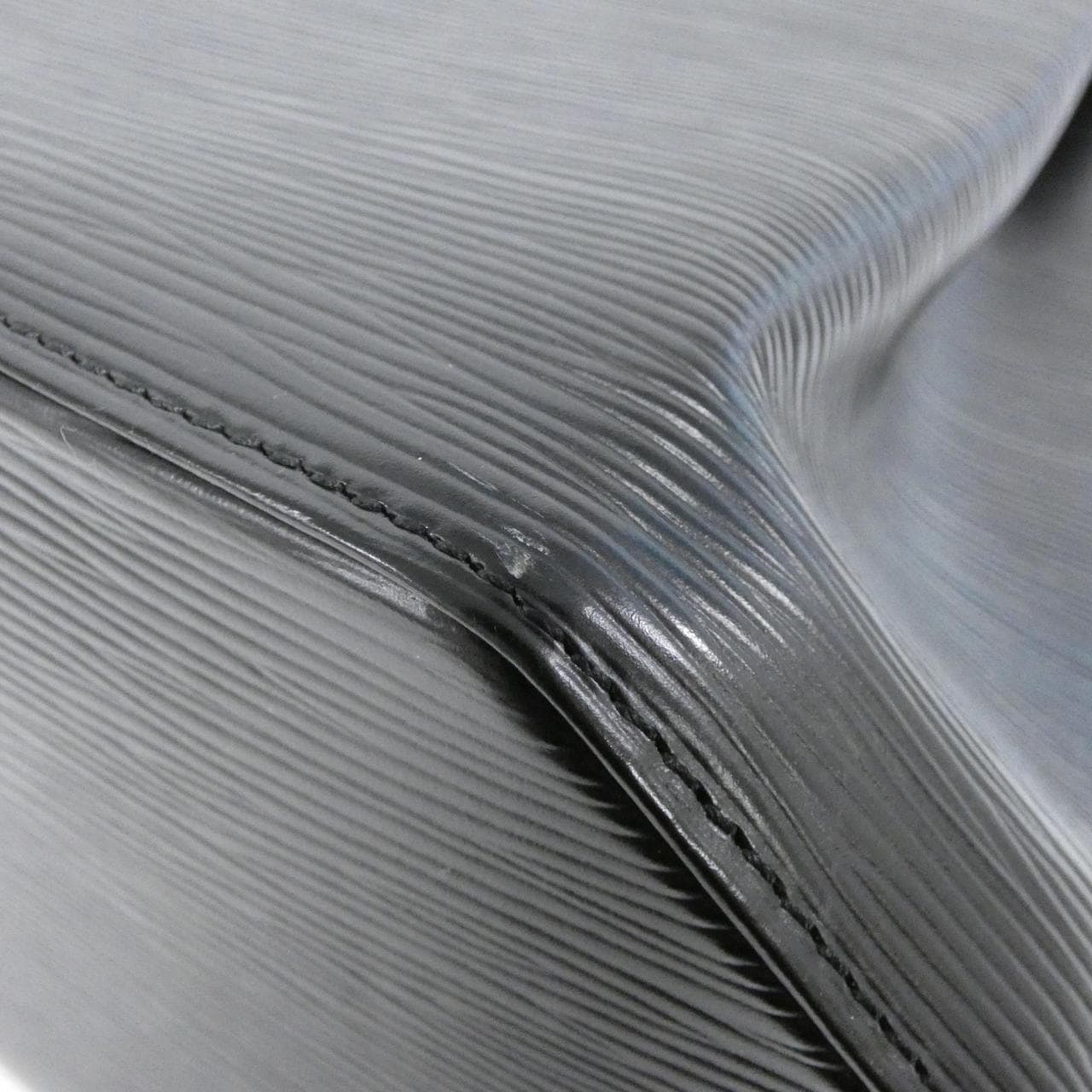 ルイヴィトン エピ サック デ ポール 30cm M80192 ショルダーバッグ