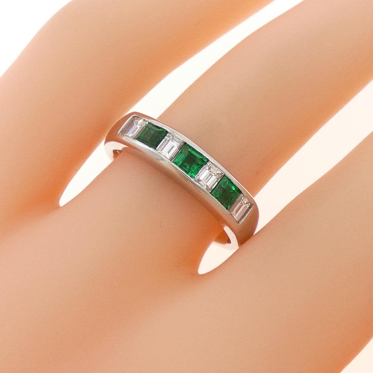 PT900 エメラルド リング 0.35CT