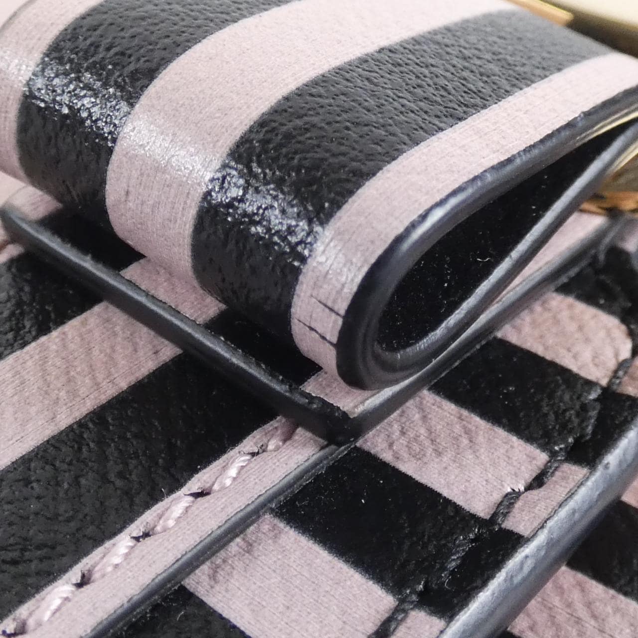 サルヴァトーレフェラガモ 22 0257 ショルダーバッグ