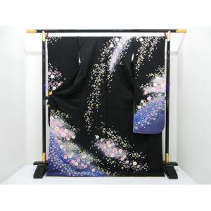 Kimono with gold thread and blurred dyeing, Yuzen gold leaf processing