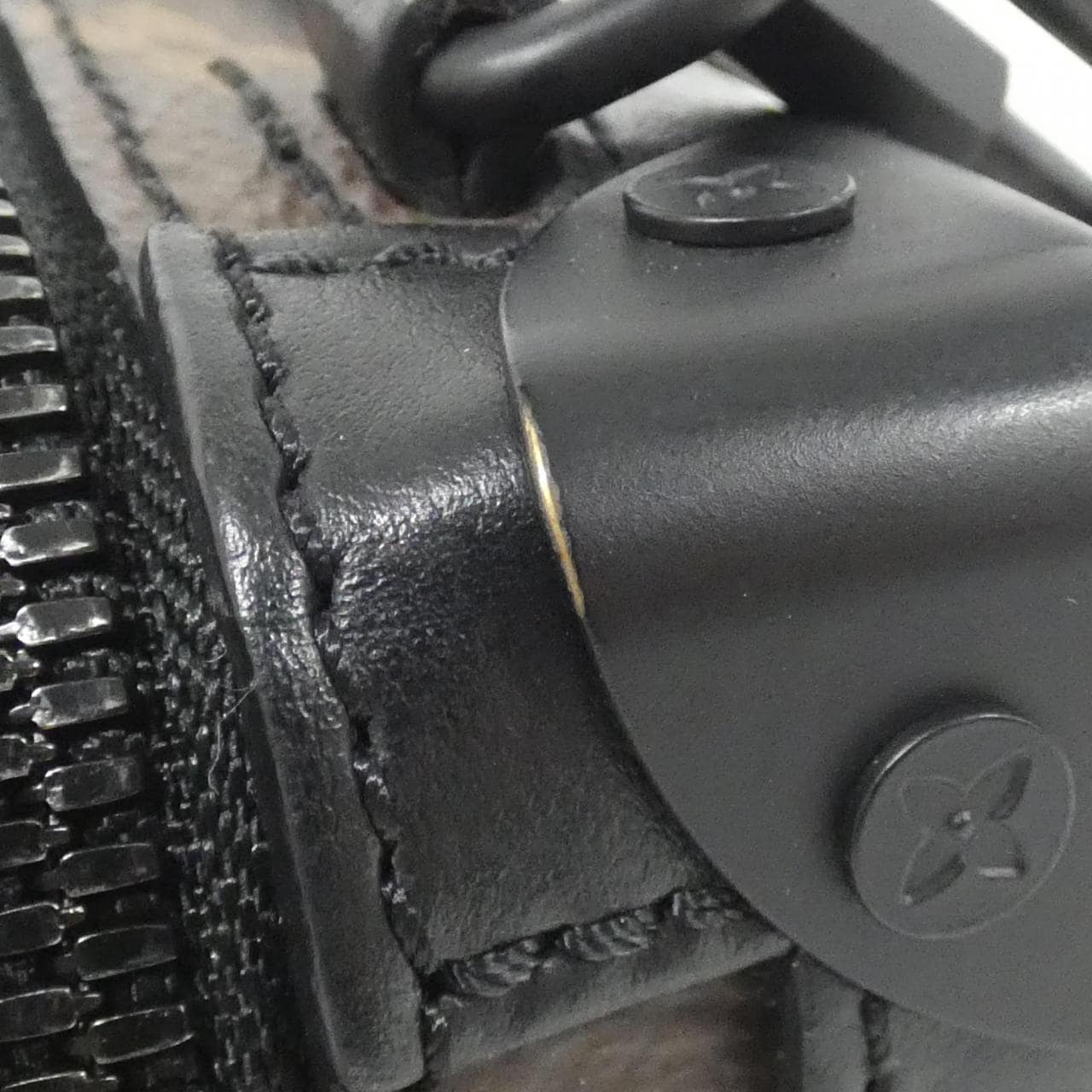 ルイヴィトン モノグラム タフタージュ ヴァーティカル ソフトトランク M45044 ショルダーバッグ