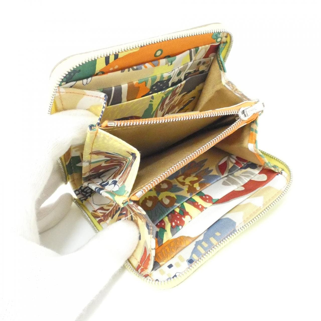 エルメス EN LIBERTE シルク イン コンパクト 084541CK 財布