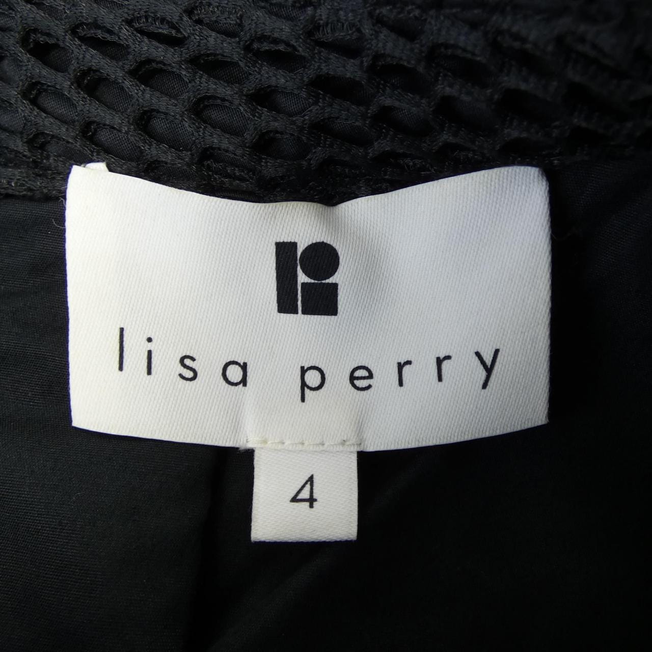 lisa perry ワンピース