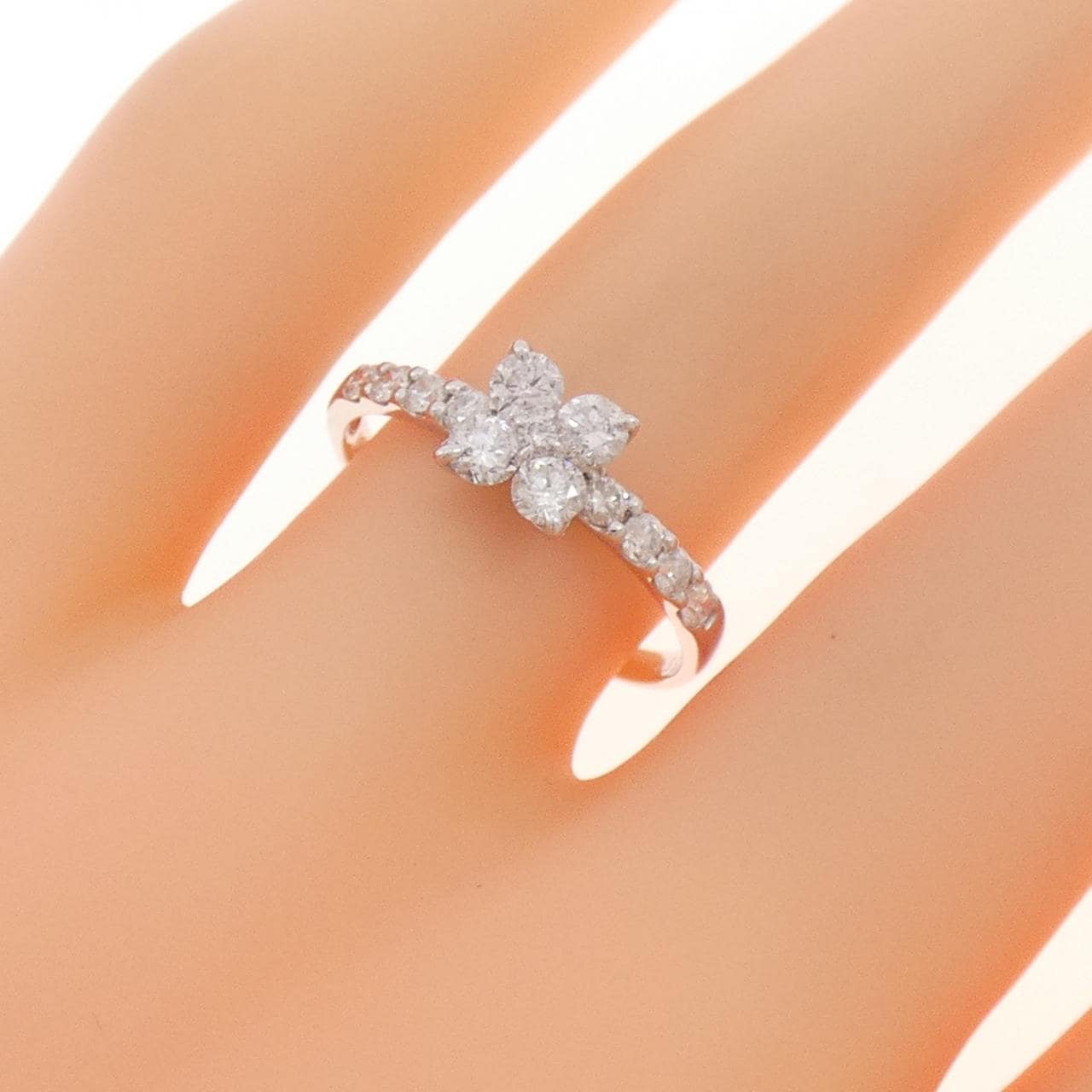 K18WG フラワー ダイヤモンド リング 0.55CT