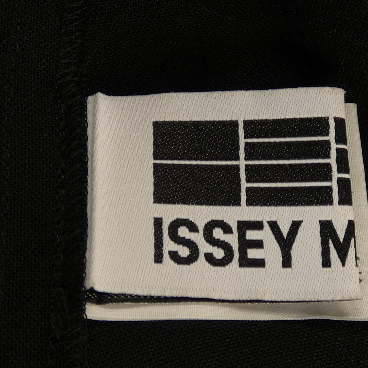 132 5.イッセイミヤケ 132 5.ISSEY MIYAKE IL55FF112 パンツ