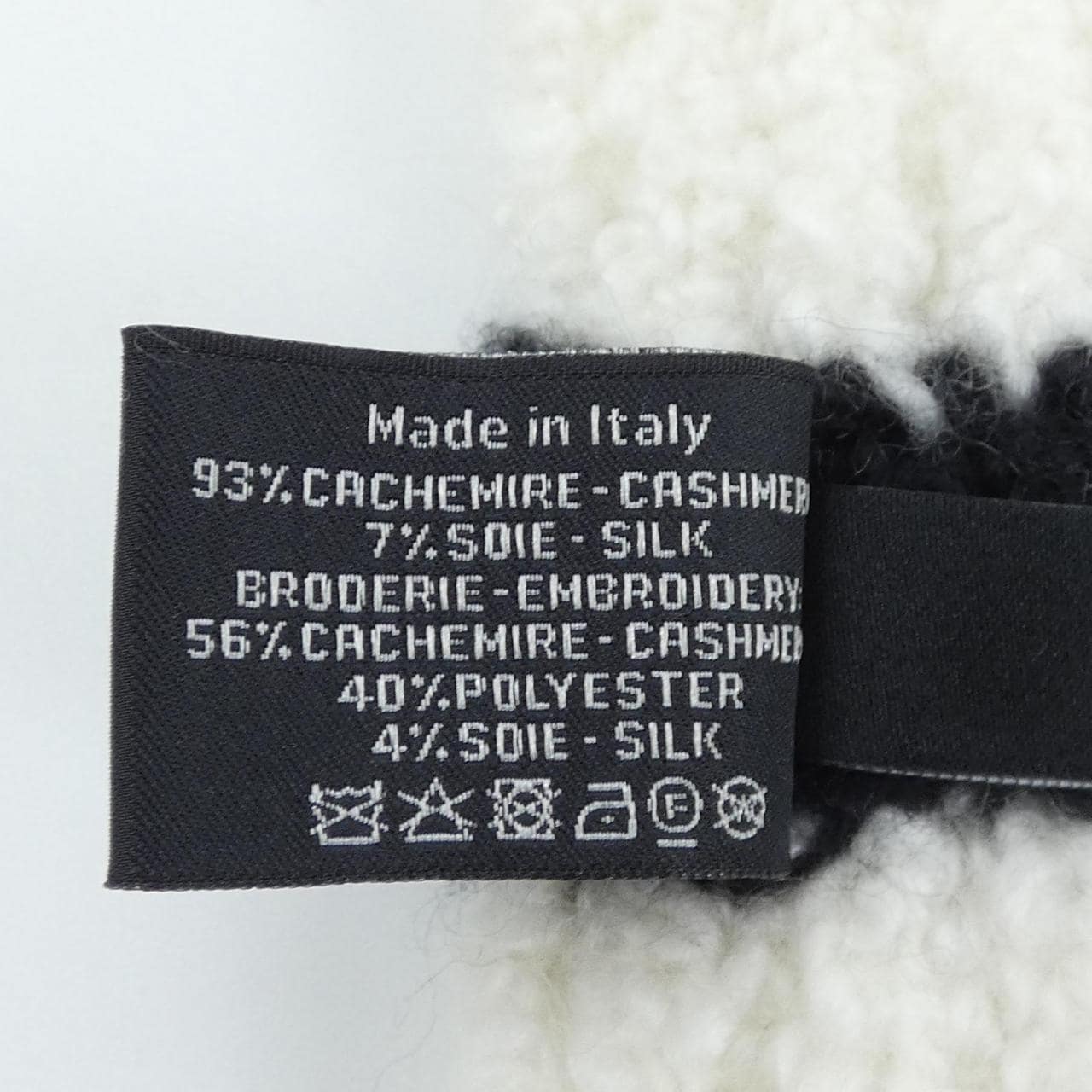 CHANEL MUFFLER