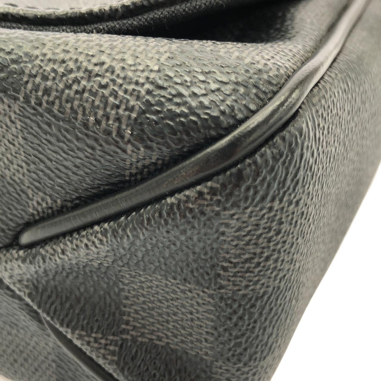 LOUIS VUITTON Damier Graphite District MM N41272 单肩包