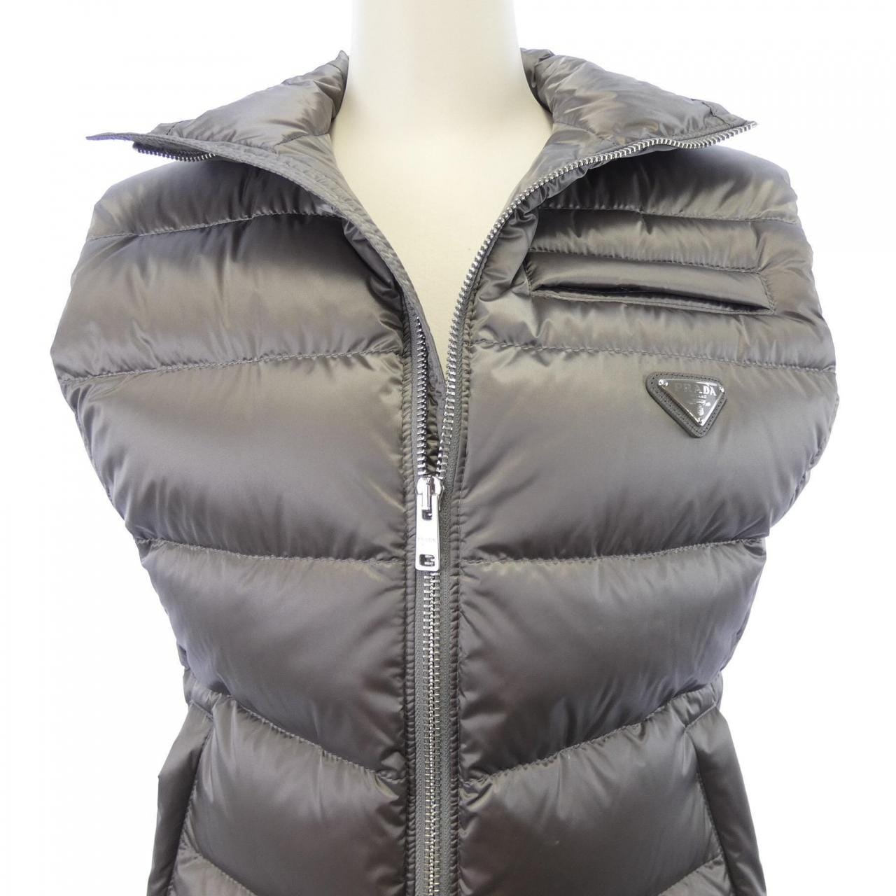 プラダ PRADA トライアングルロゴ 290546 R152 1DAB ダウンベスト
