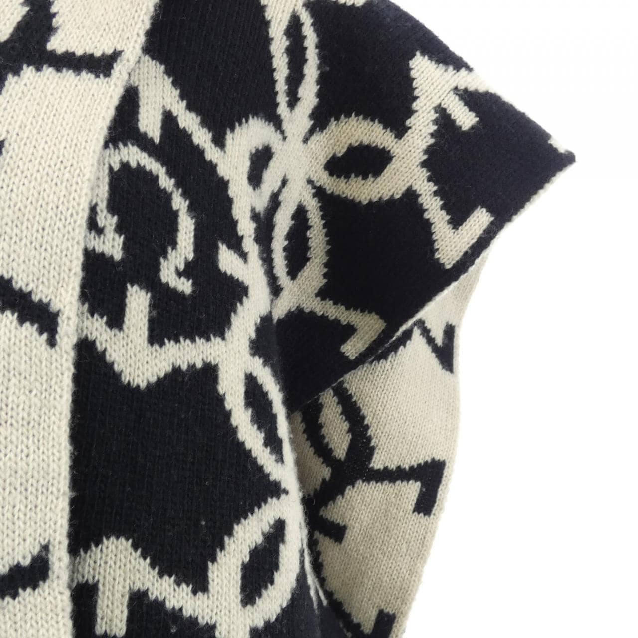 サルヴァトーレフェラガモ SALVATORE FERRAGAMO ケープ