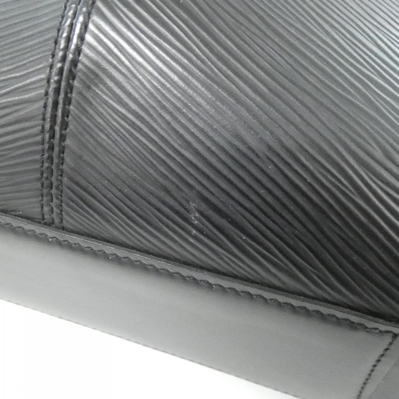 ルイヴィトン エピ レヴリ M52162 ショルダーバッグ