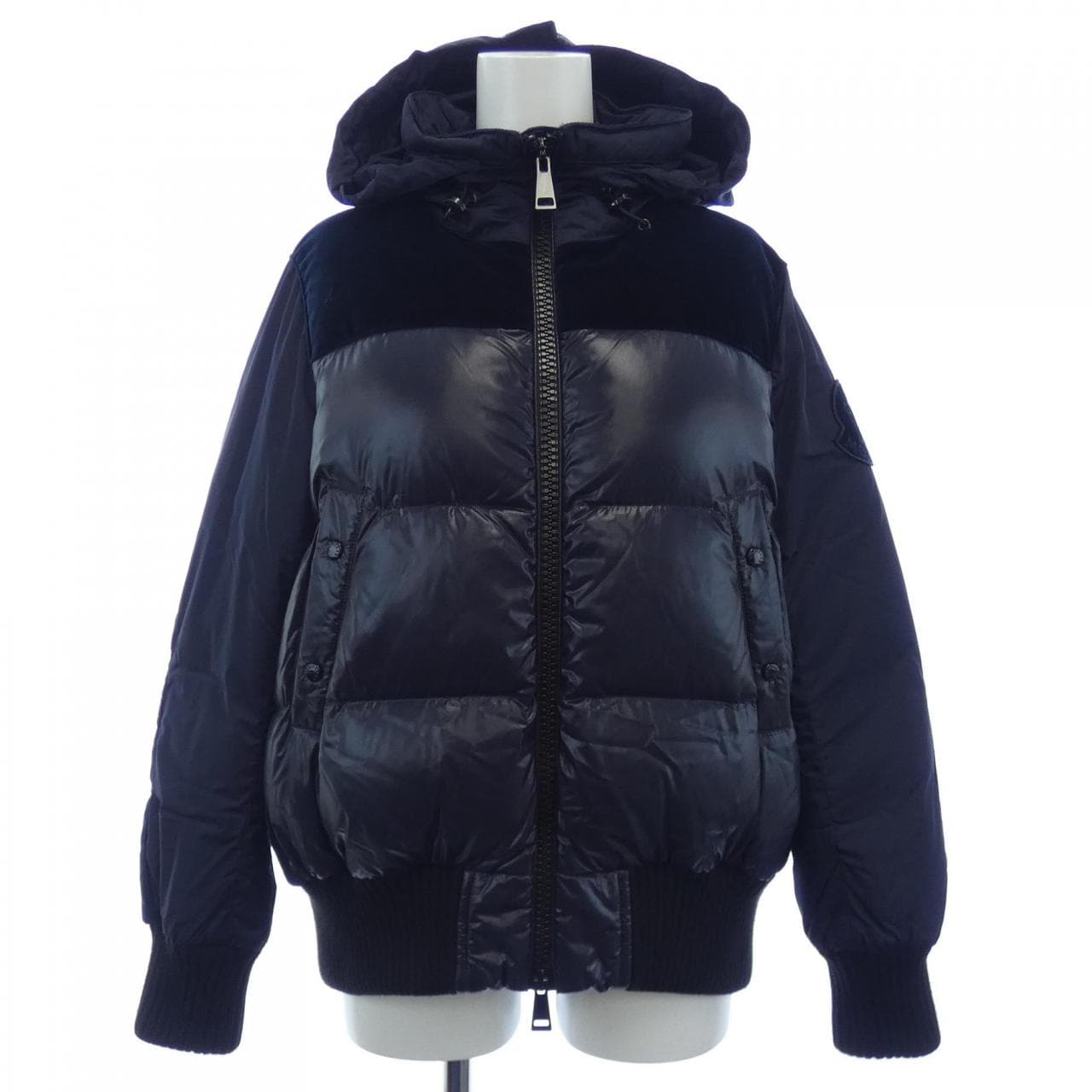 モンクレール MONCLER ダウンジャケット