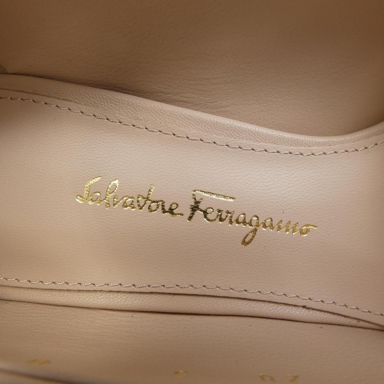 サルヴァトーレフェラガモ SALVATORE FERRAGAMO パンプス