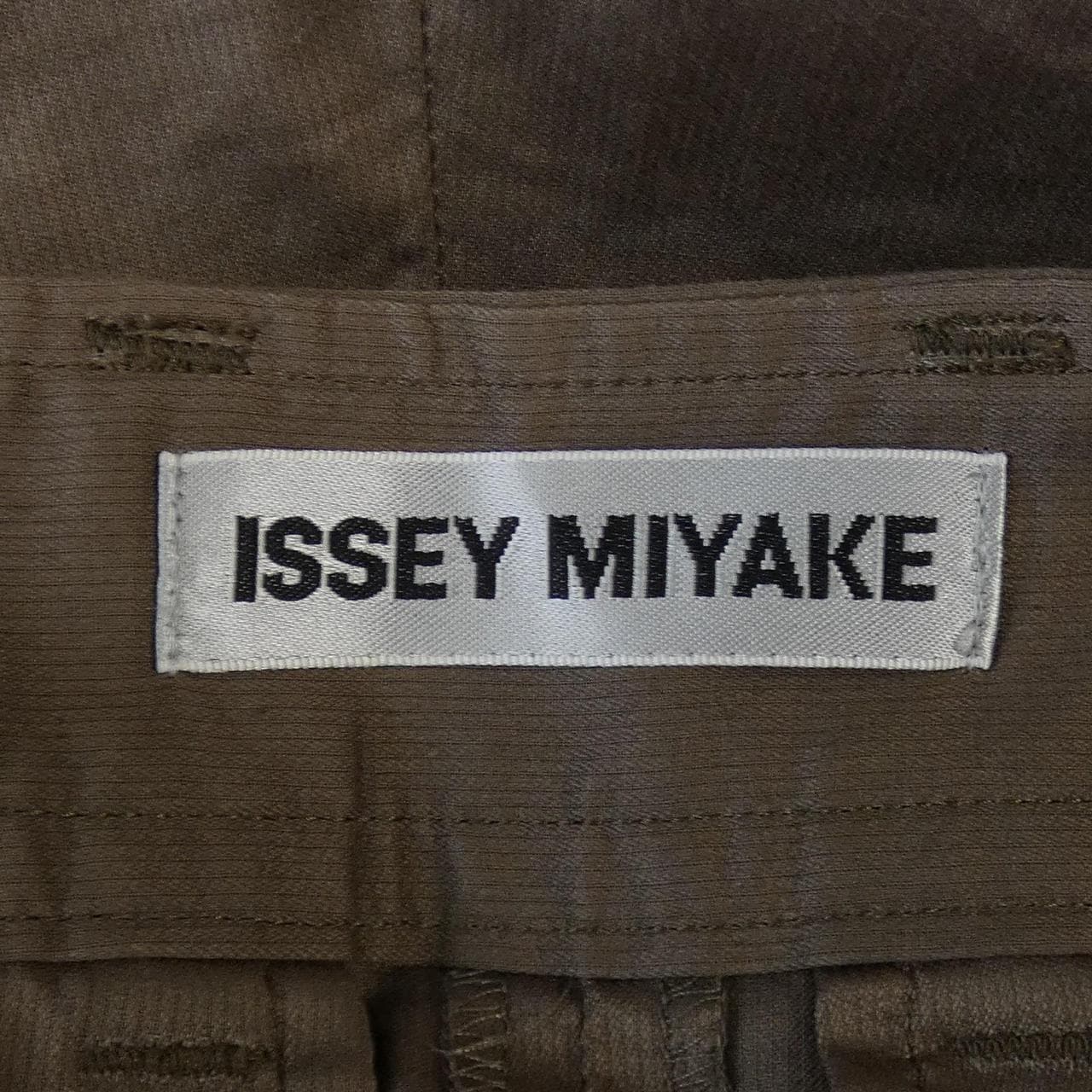 イッセイミヤケ ISSEY MIYAKE パンツ
