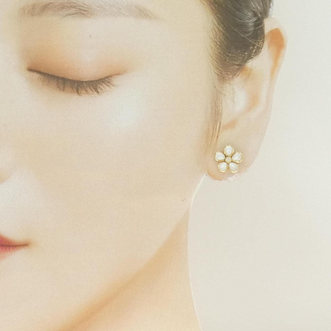 ポンテヴェキオ フラワー マザーオブパール ピアス