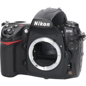 D700