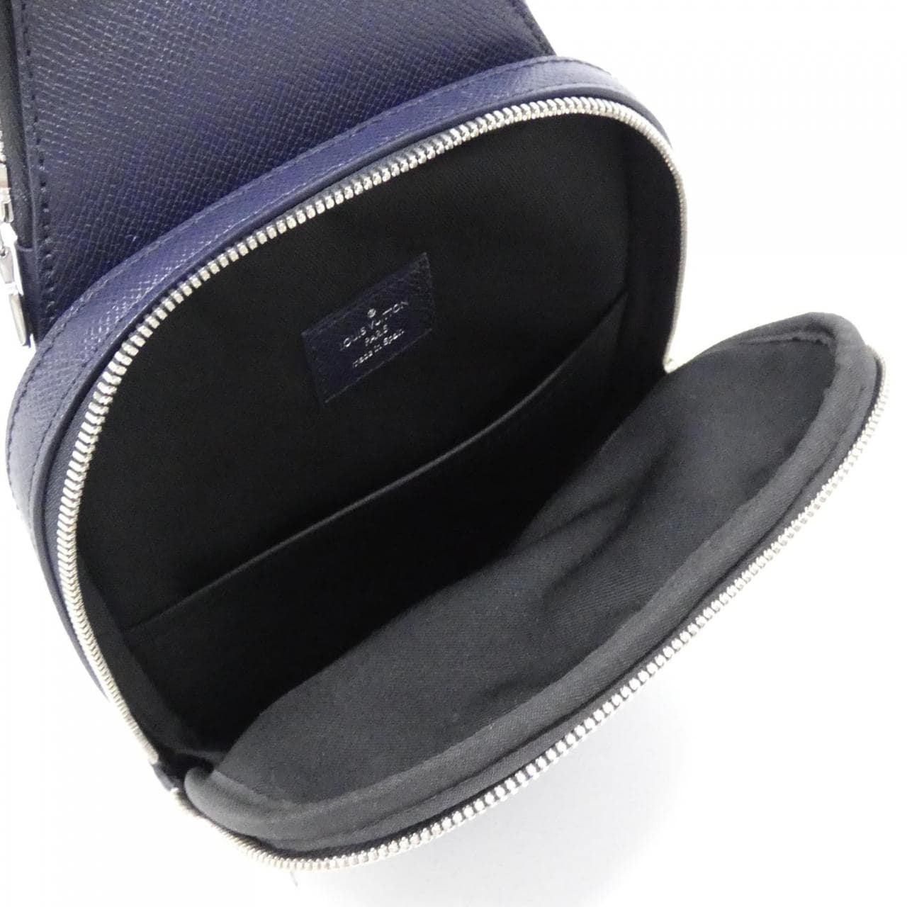 LOUIS VUITTON Taiga Avenue 单肩包 M30971 单肩包