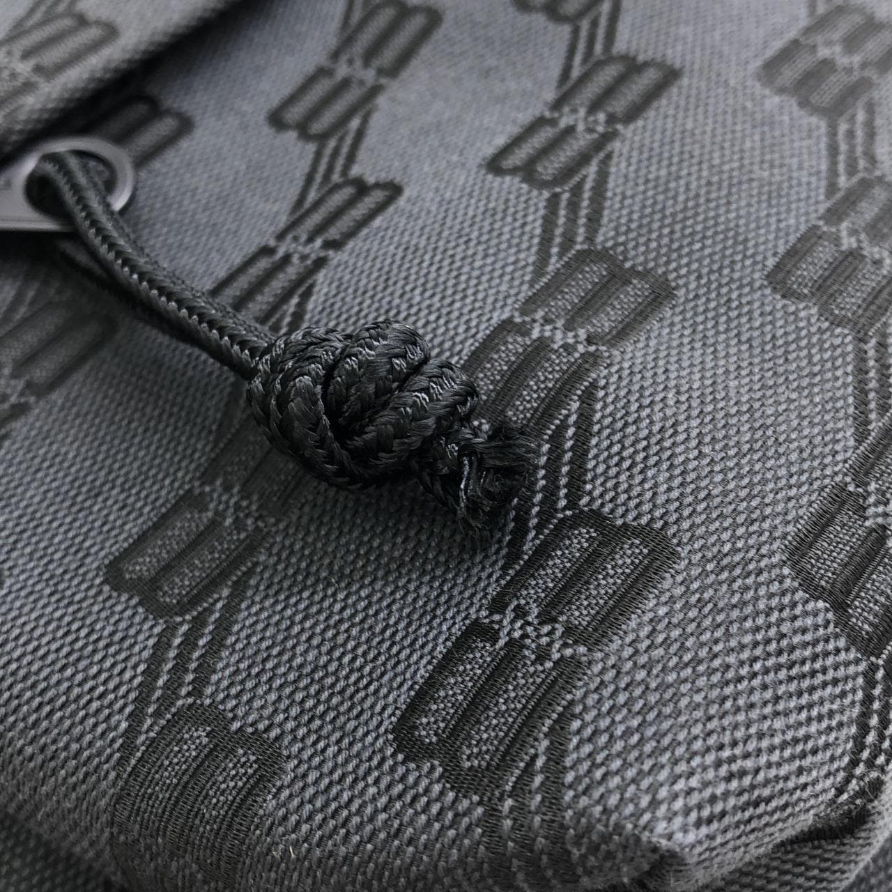 バレンシアガ SIGNATURE MEDIUM BACKPACK 713044 210HH リュックサック