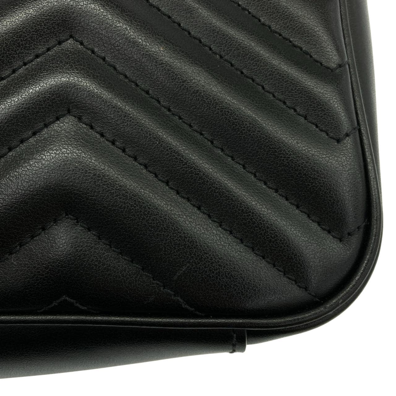 グッチ GG MARMONT 443497 DTDFV ショルダーバッグ