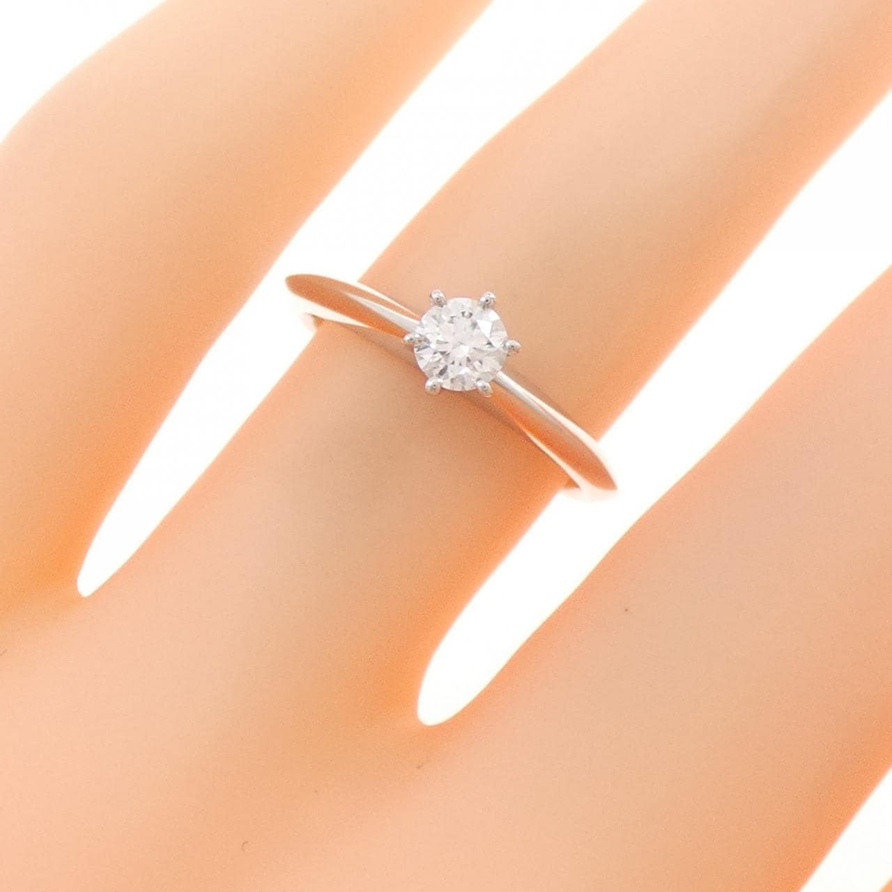 ティファニー クラシックソリティア リング 0.22CT G VS1 3EXT