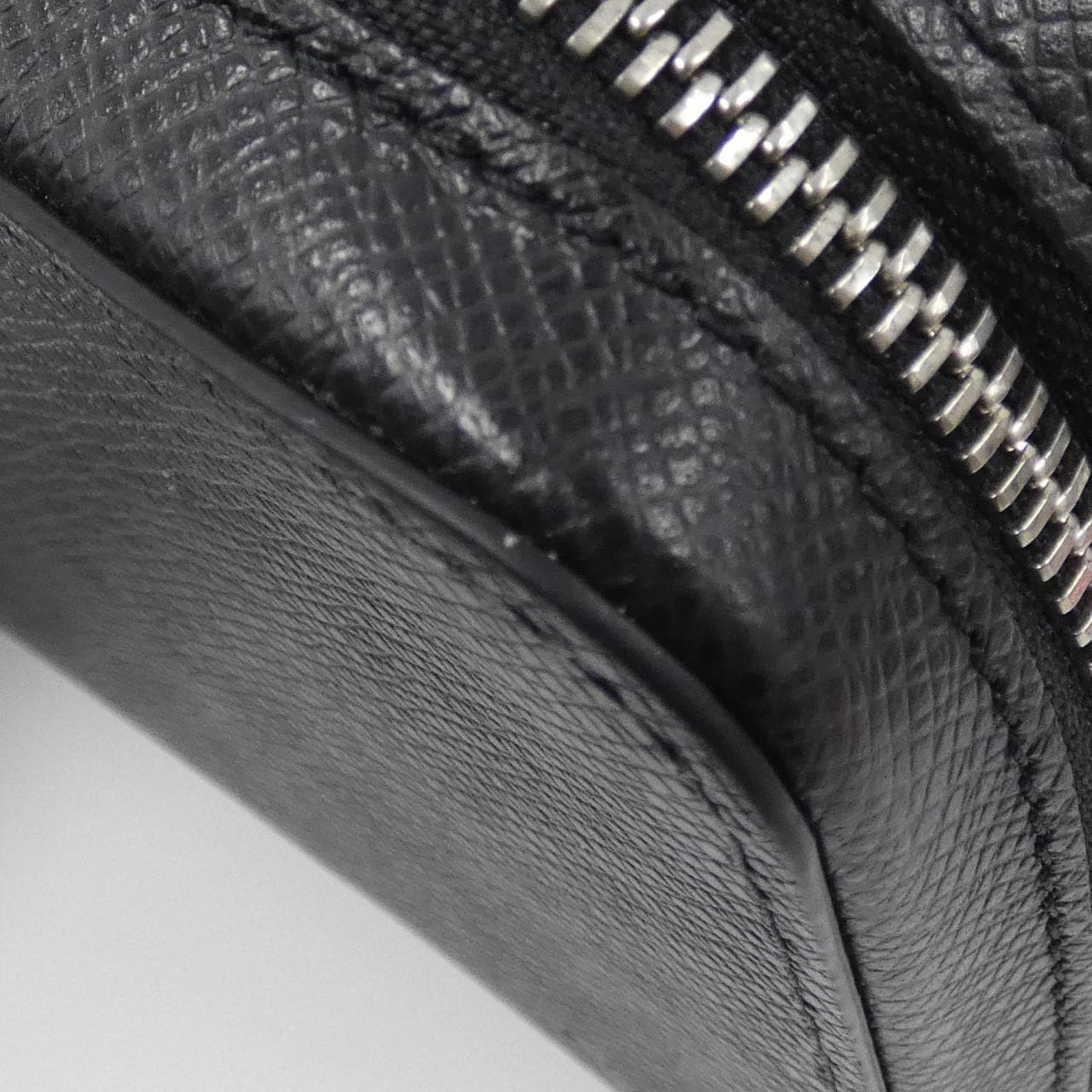 LOUIS VUITTON Taiga Zippy XL M44275 Wallet