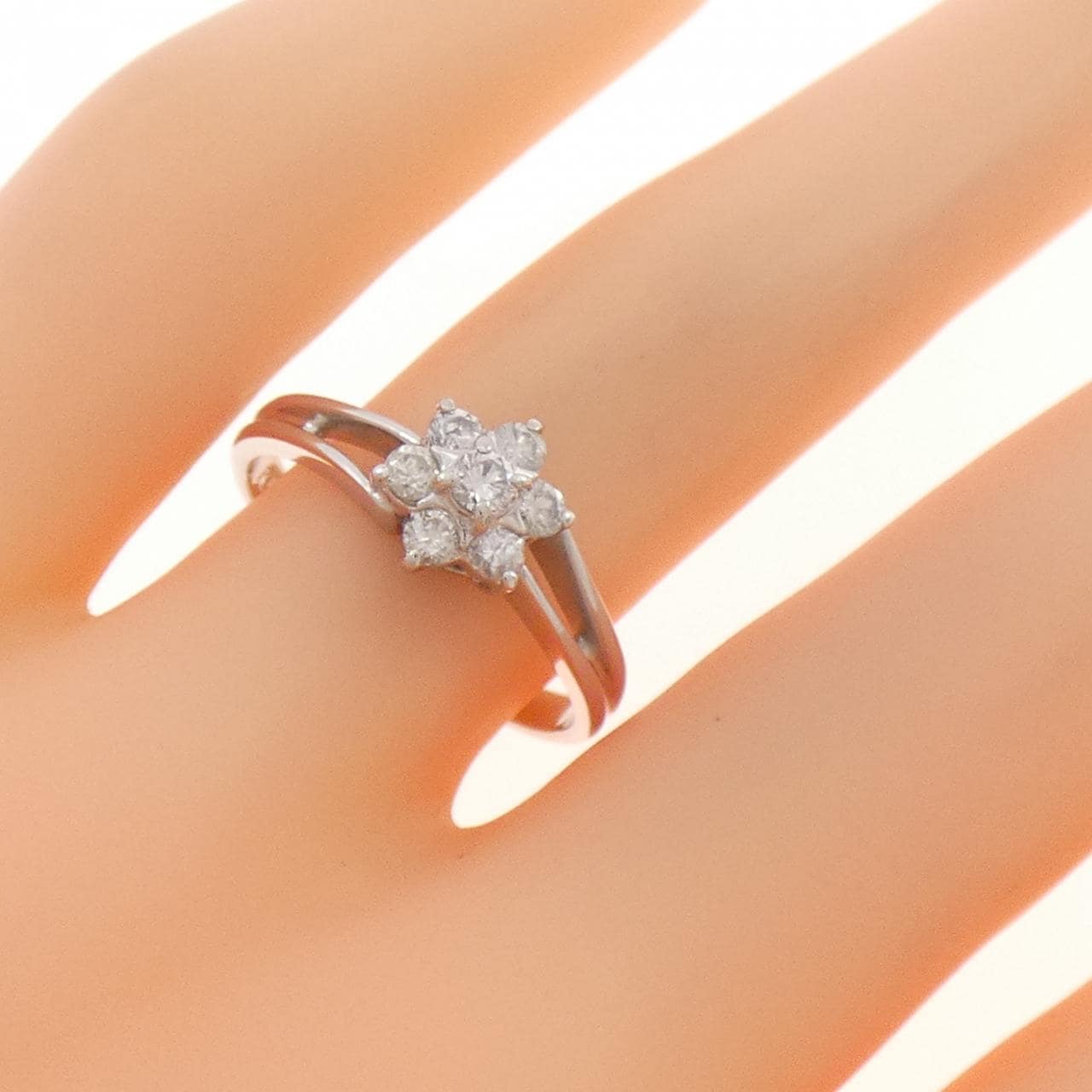 PT900 フラワー ダイヤモンド リング 0.31CT