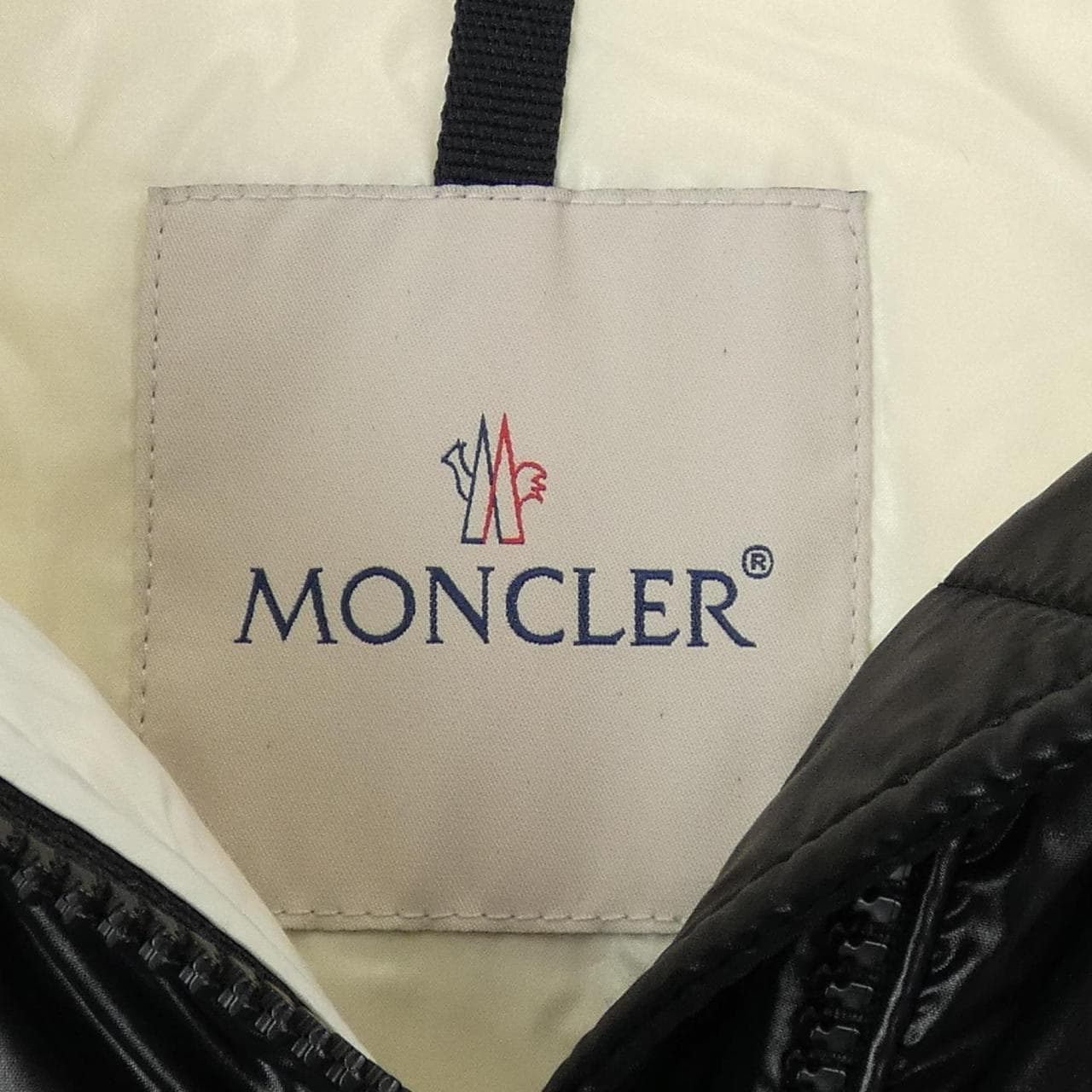 モンクレール MONCLER ダウンジャケット