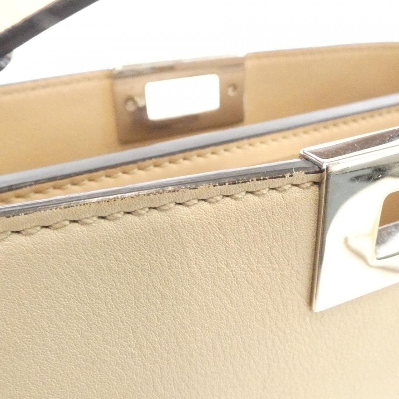 フェンディ ピーカブー エッセンシャリー 8BN302 SMQ バッグ