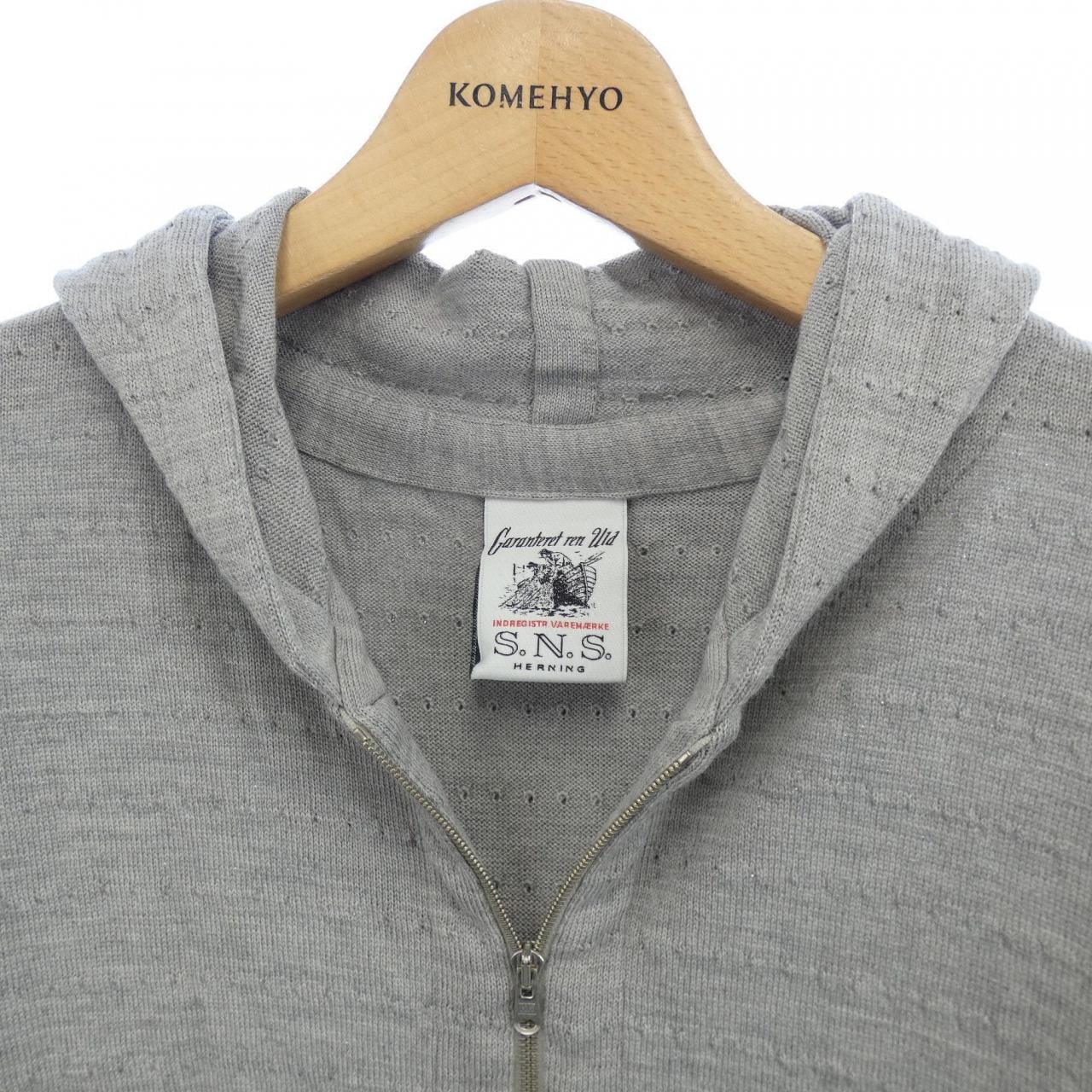 エスエヌエスハーニング S.N.S.HERNING パーカー