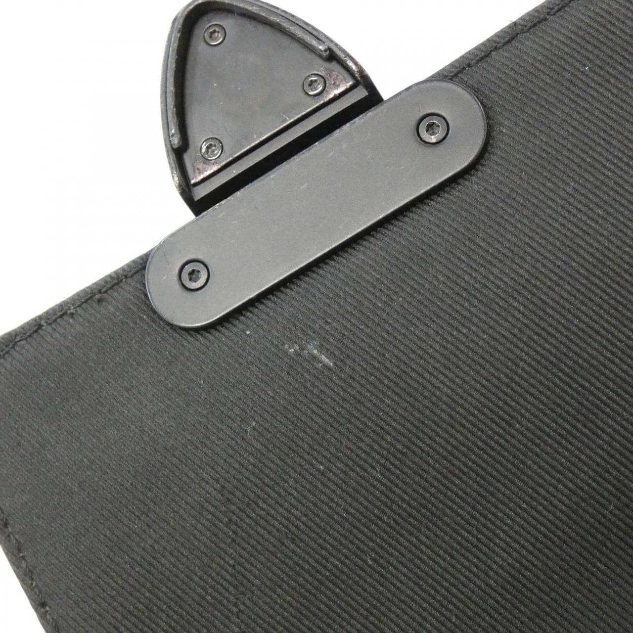 ルイヴィトン トリヨン モノグラム Sロック ヴェルティカル ウエアラブル ウォレット M81524 ショルダーバッグ