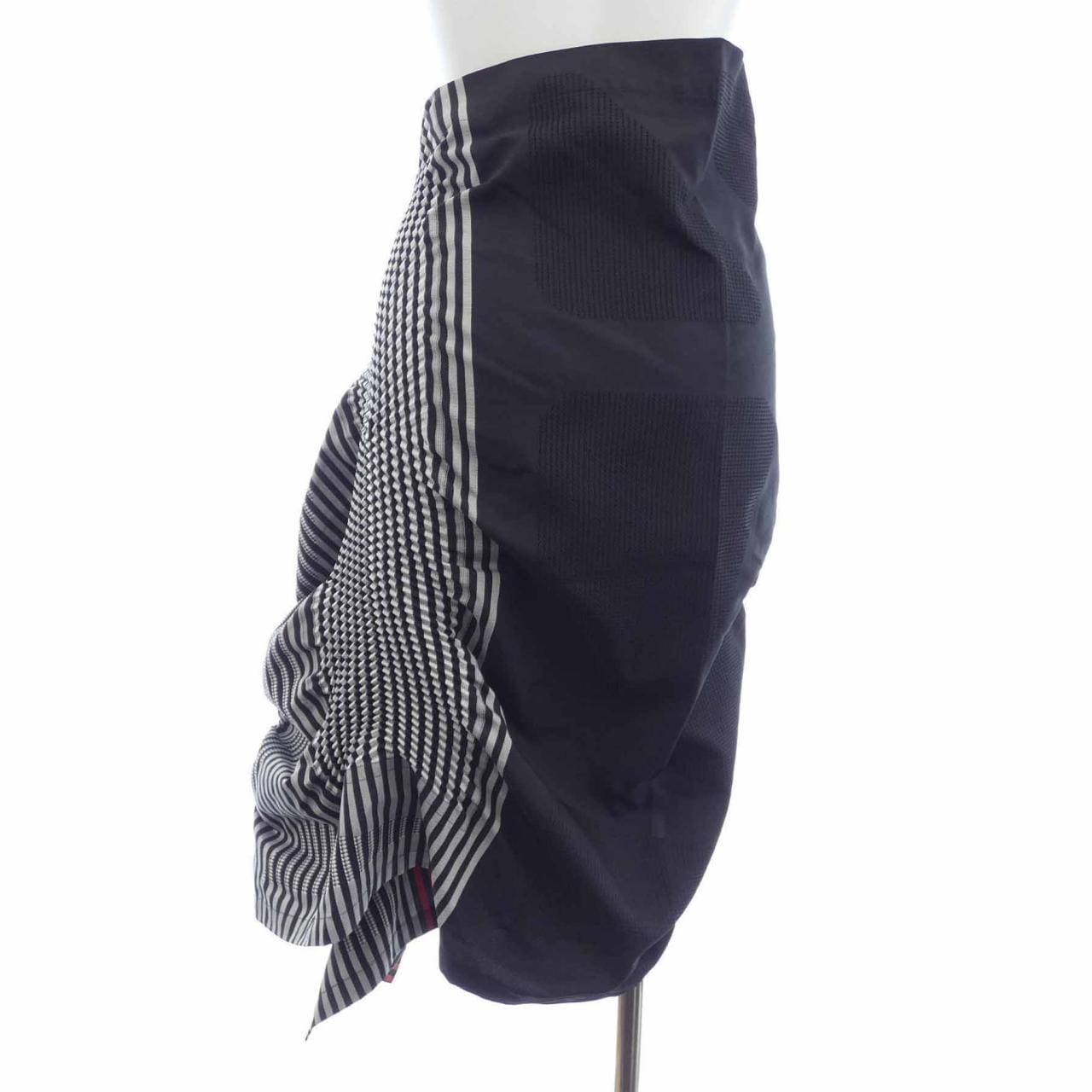 イッセイミヤケ ISSEY MIYAKE IM83FG019 スカート