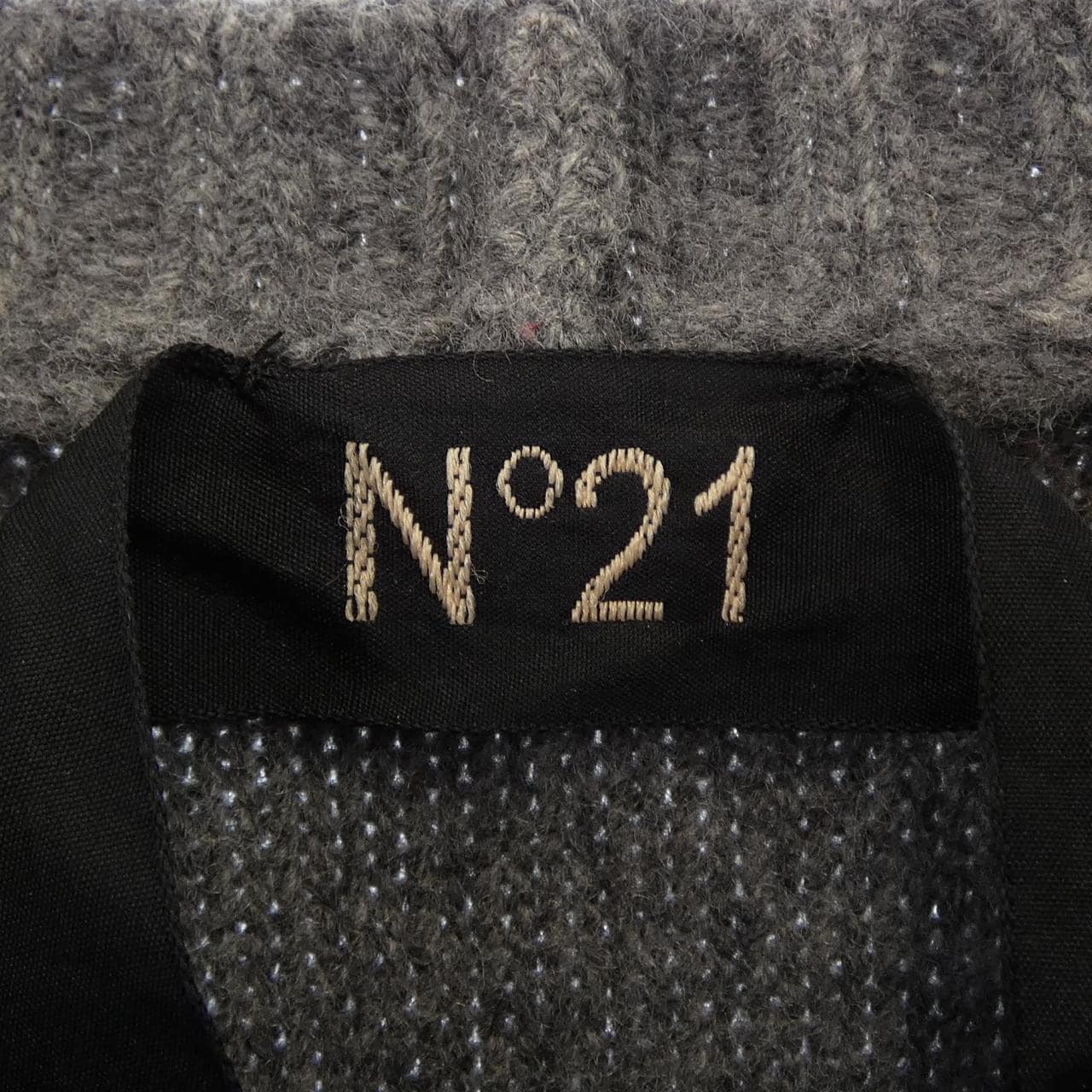 ヌメロヴェントゥーノ N°21 ニット