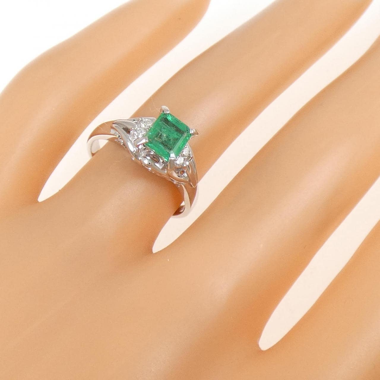 PT900 エメラルド リング 0.73CT