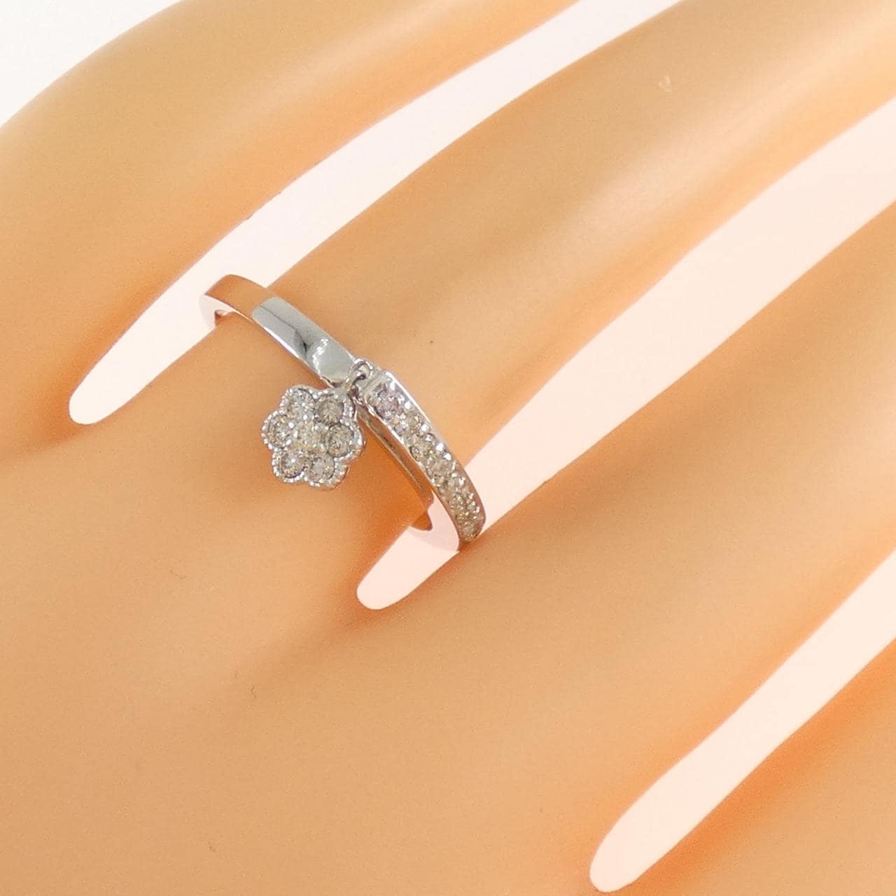 K18WG花朵钻石戒指0.25CT