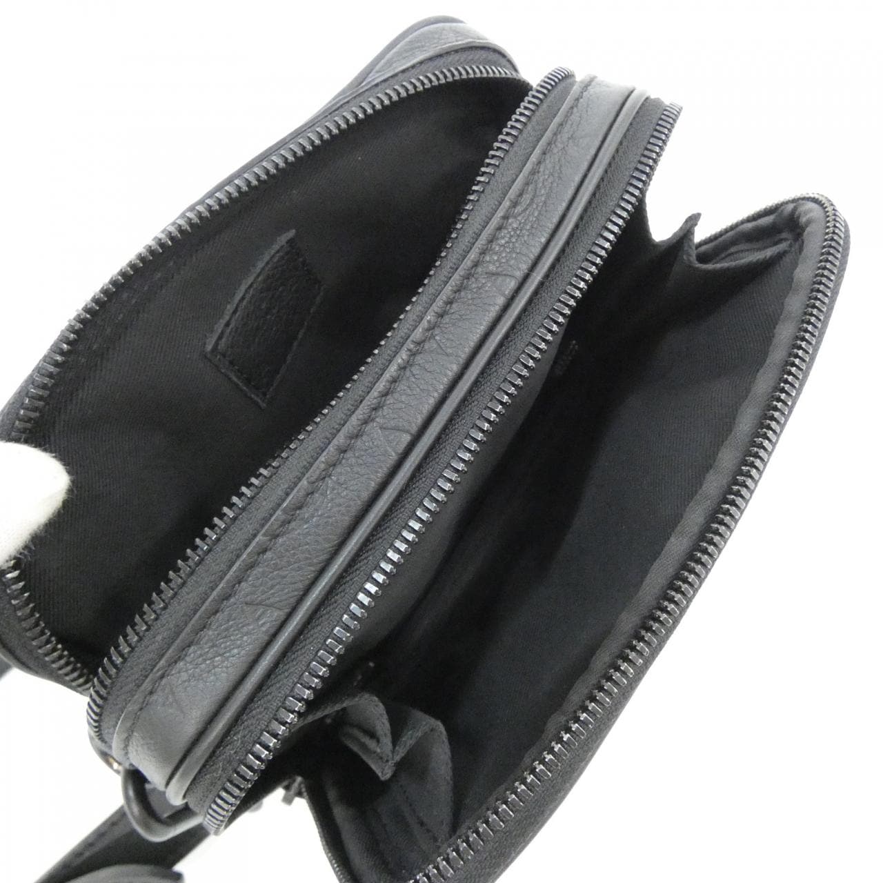 ルイヴィトン モノグラム シャドウ アルファ ウェアラブル ウォレット M82544 ショルダーバッグ